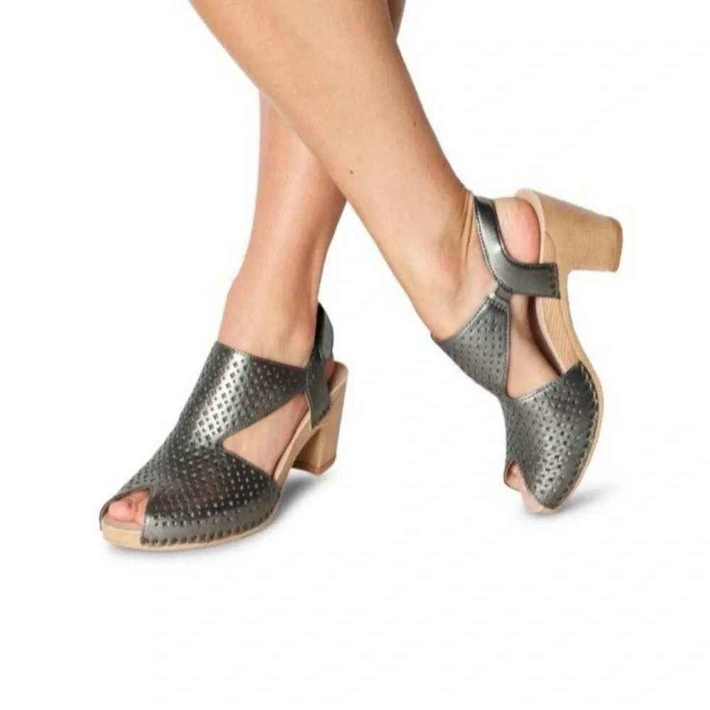 Dansko chic sandals